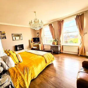 Apartment Cotswold Vip Regency, Cheltenham
